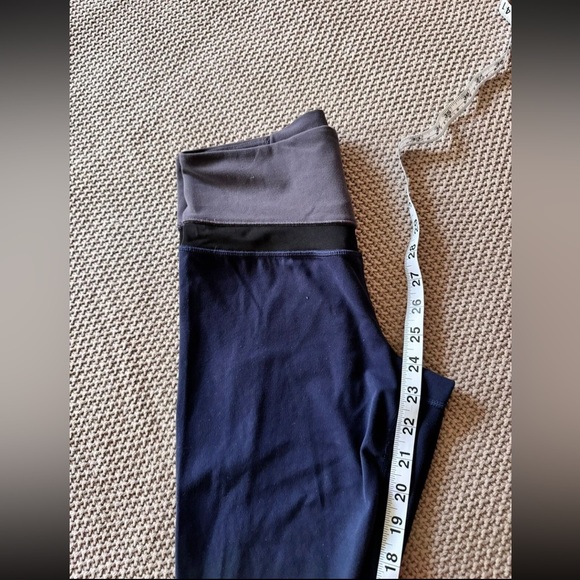 Athleta Women’s Blue Gray‎ Mesh Cutout Capri Leggings Size Small - Picture 9 of 10